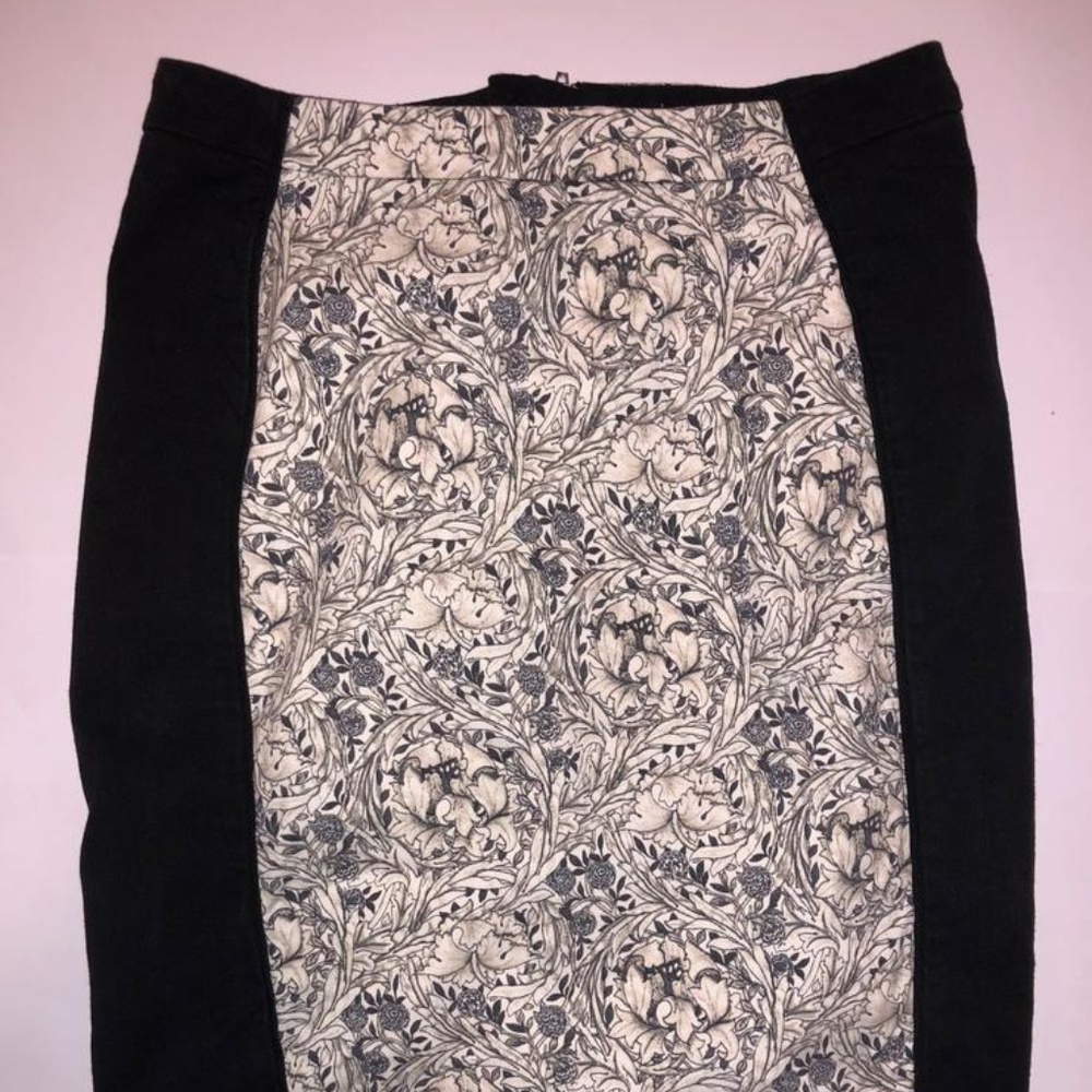 ✨3 for $15✨ H&M Modern Floral Pencil Skirt- Small (6)